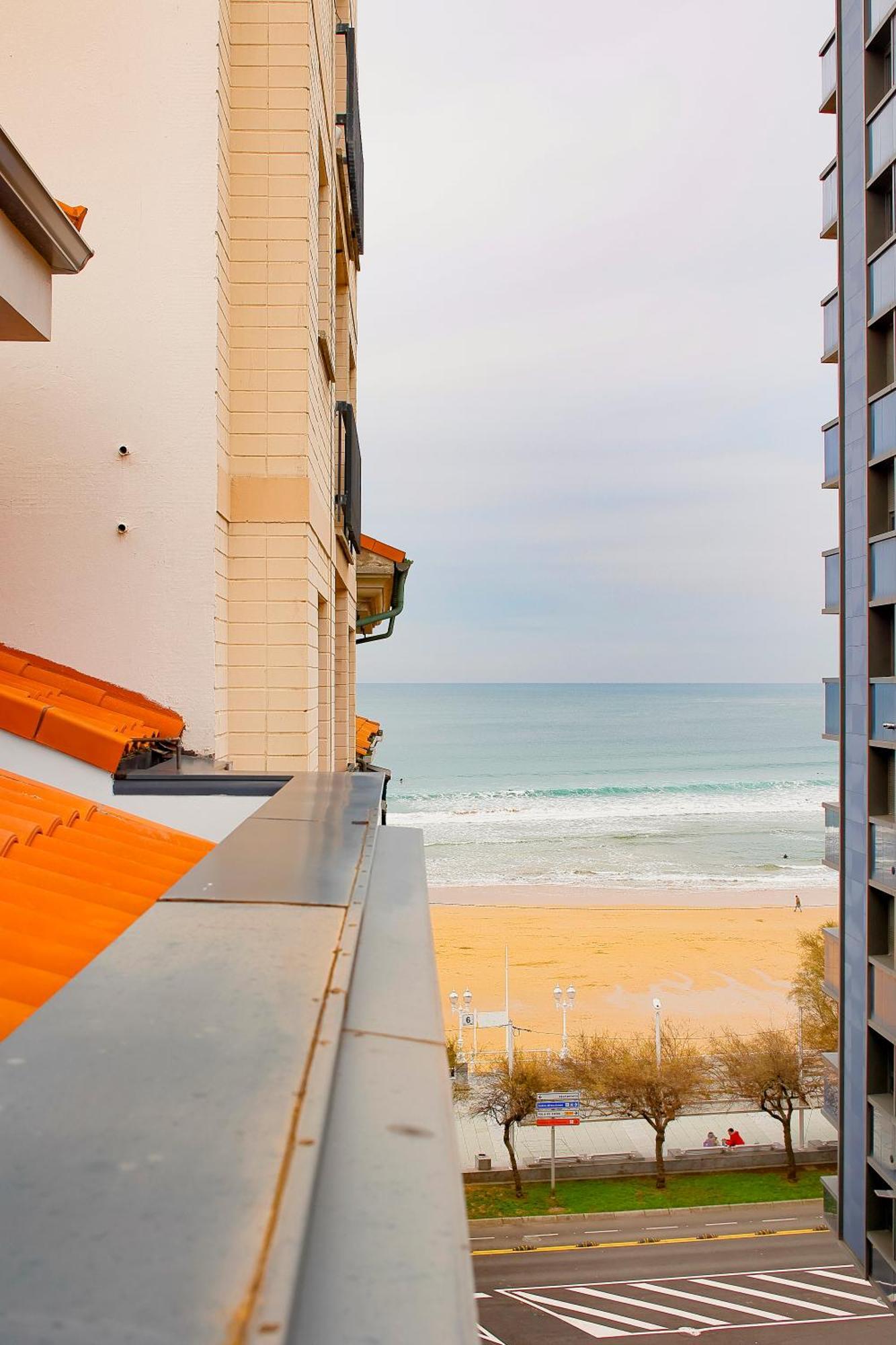 Atico Con Terraza En Playa De San Lorenzo Gijon Ngoại thất bức ảnh